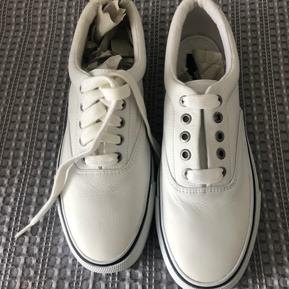 Sperry lace up topsides white - size 9 CLASSICS